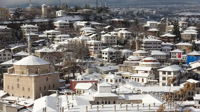 Kar Safranbolu’ya Ayrı Bir Güzellik Katıyor