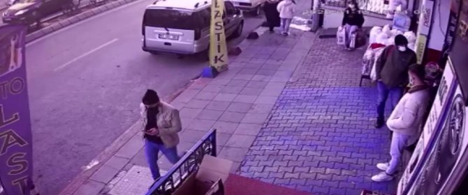 Sancaktepe’de 3 Kişilik Organize Battaniye Hırsızlığı Kamerada
