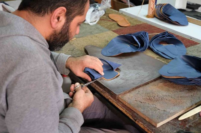 Saya Ustaları Dertli: "İ̇şçiliğine 15 Lira Veriyorlar, Mağazada 800 Liraya Satılıyor"