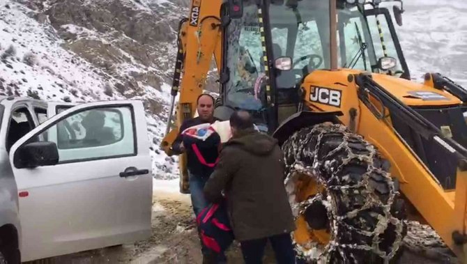 Siirt’te Karla Kaplı Yollarda Ekipler, 8 Aylık Bebek İçin Seferber Oldu