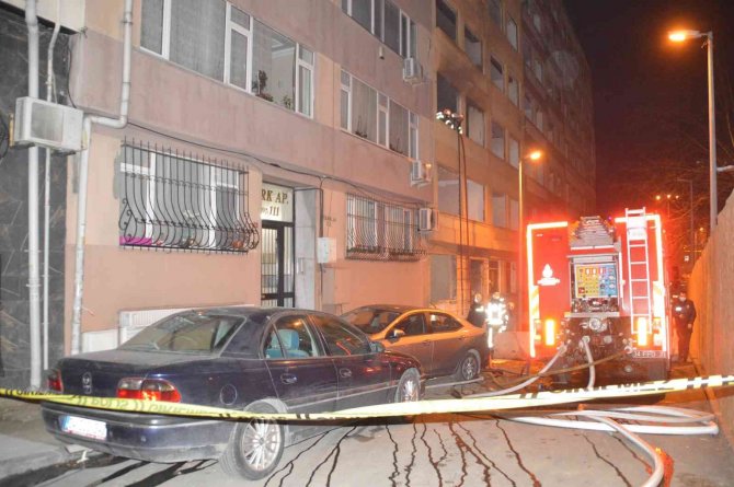 Şişli’de Kullanılmayan Binada Çıkan Yangın Vatandaşı Sokağa Döktü