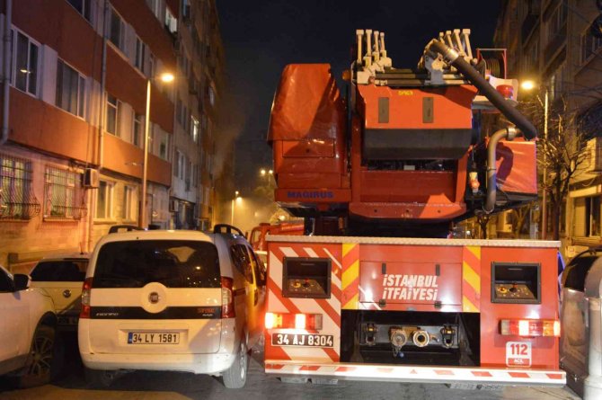 Şişli’de Kullanılmayan Binada Çıkan Yangın Vatandaşı Sokağa Döktü