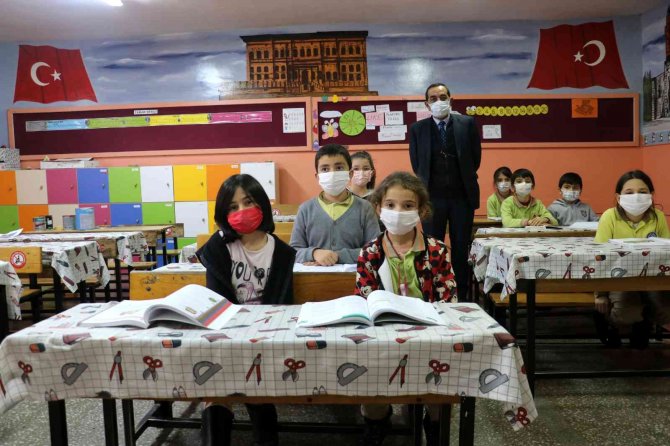 Sınıf Duvarları Tarihle Renklendirildi