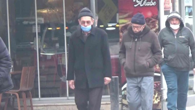 Yünlü Kıyafetler Ciltte Kaşıntıya Sebep Oluyor