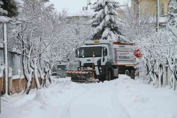 Talas’ta Kış Çalışmaları Aralıksız Sürüyor
