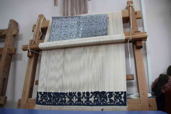 Fotoğrafına Bakılıp İlmek İlmek İşliyorlar