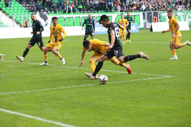Sakaryaspor, Yenilmezlik Serisini Namağlup Olarak Sürdürüyor