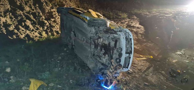 Tire’de Taksi Uçuruma Yuvarlandı: 3 Yaralı