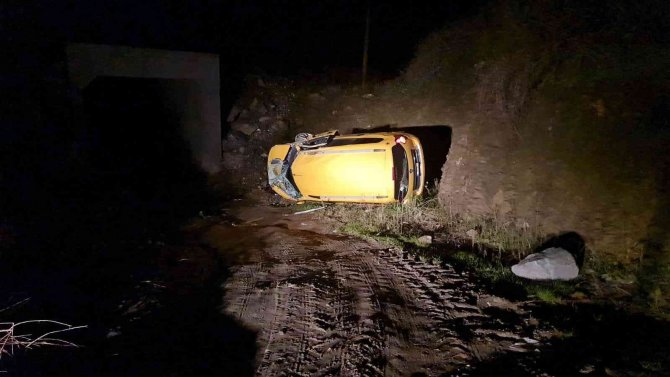Tire’de Taksi Uçuruma Yuvarlandı: 3 Yaralı