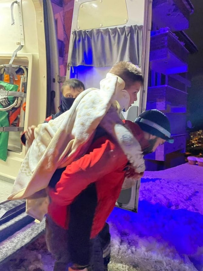 Sağlık Ekipleri 6 Yaşındaki Çocuk İçin Seferber Oldu