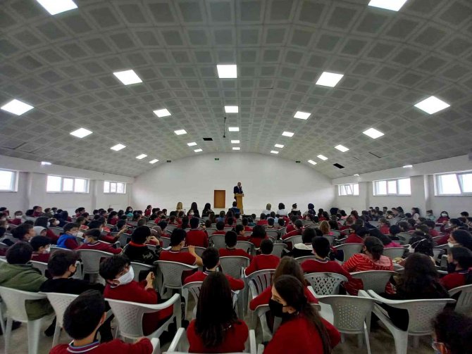 Gazi İ̇smail Kumartaşlı Öğrencilerle Buluştu