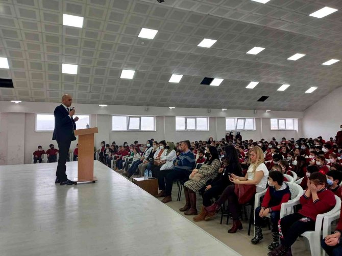 Gazi İ̇smail Kumartaşlı Öğrencilerle Buluştu