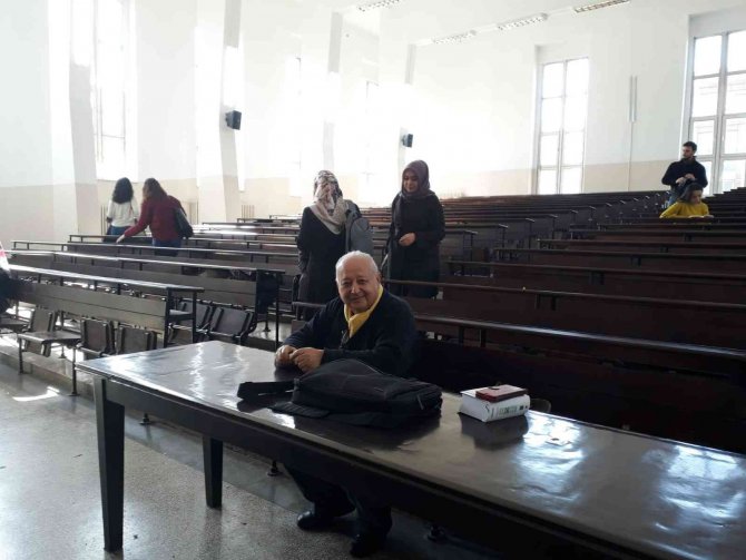 Türkiye’nin En Yaşlı Üniversite Öğrencisi Hukuk Fakültesinden Mezun Olarak Cübbe Giymeyi Bekliyor