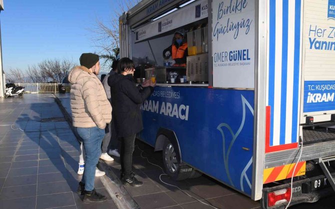 Üniversite Öğrencilerinin Sabah Kahvaltısı Kuşadası Belediyesi’nden