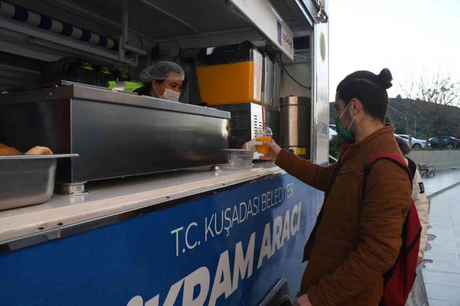 Üniversite Öğrencilerinin Sabah Kahvaltısı Kuşadası Belediyesi’nden