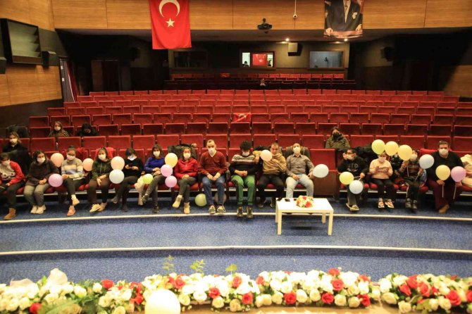 Uyum’un Gençleri ‘Kader Hijyeni Öğreniyor’ Oyununu İzledi