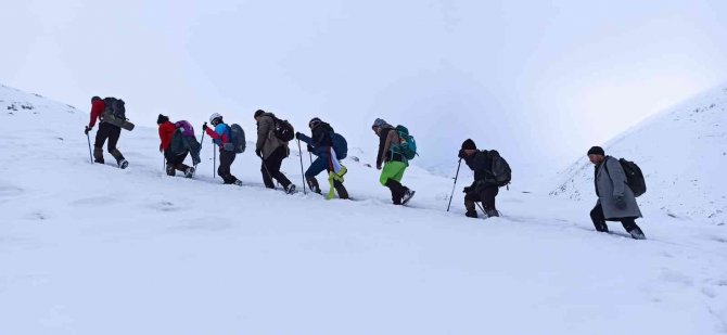 Eksi 25 Derece Soğukta Artos Dağı’na Tırmandılar