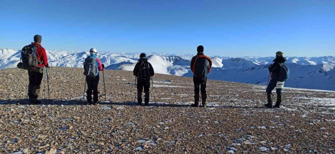 Eksi 25 Derece Soğukta Artos Dağı’na Tırmandılar