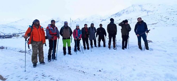 Eksi 25 Derece Soğukta Artos Dağı’na Tırmandılar