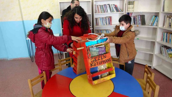 Yozgat’ta Öğretmenler “Eşekli Kütüphane” İle Köy Halkını Kitapla Buluşturuyor