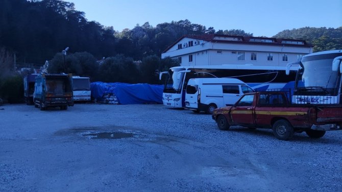 Zabıta Ekiplerinin Uyardığı Kömürcü Kendini Yaktı