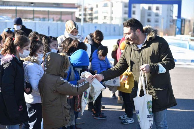 Minik Öğrenciler Atık Getirme Merkezi Ziyaret Etti