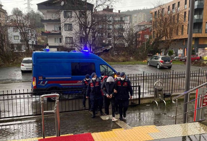 Otomobil Ve Atv Hırsızları Jandarmada Tarafından Kıskıvrak Yakalandı