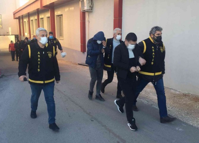 Fetö Tehdidiyle 6 Milyon 600 Bin Lira Dolandıran 18 Sahte Polis Tutuklandı
