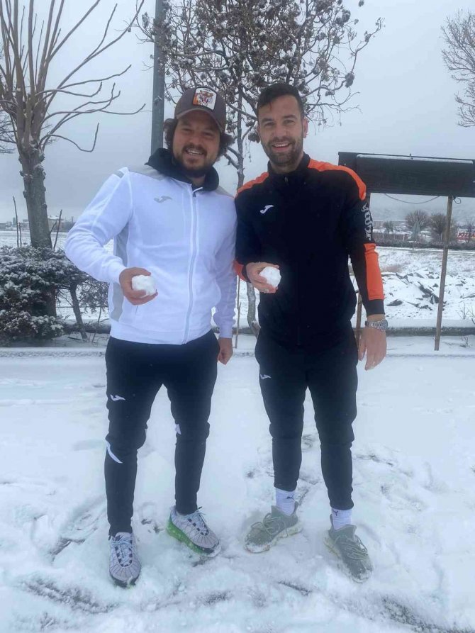 Adanasporlu Futbolcular Kar Keyfi Yaptı