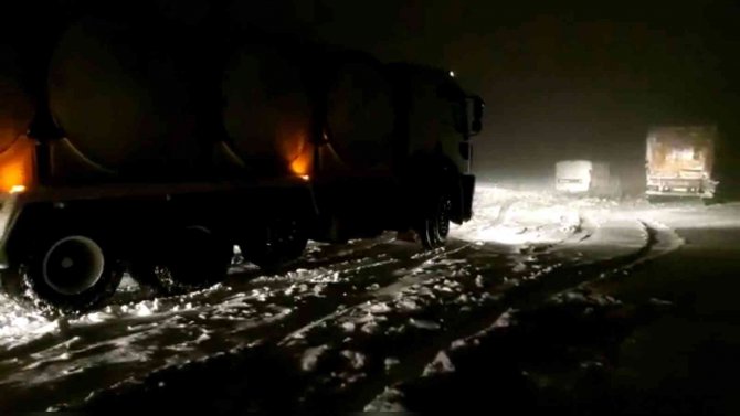 Şanlıurfa-adıyaman Karayolu Ulaşımına Kar Engeli: Onlarca Araç Mahsur Kaldı