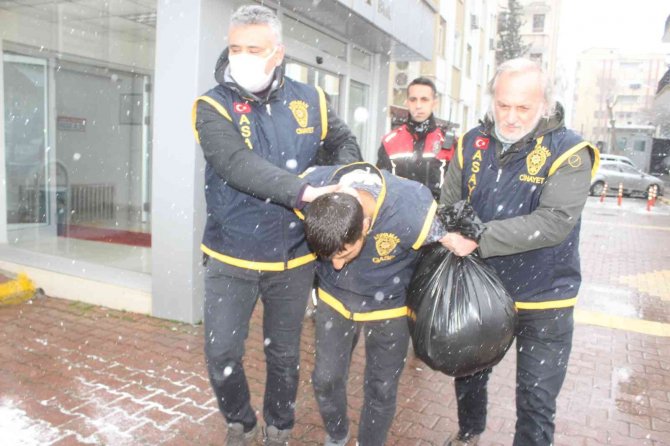 Eşini Öldüren Zanlı Adliyede