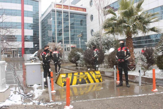 Eşini Öldüren Zanlı Adliyede