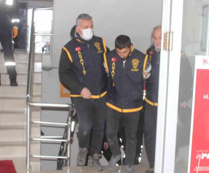 Eşini Öldüren Zanlı Adliyede
