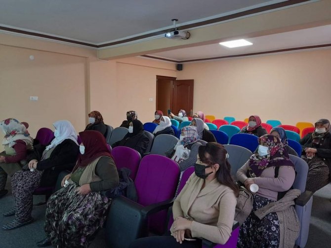 Kadınlara ‘Oyunun Çocuk Gelişimi Üzerine Etkisi’ Anlatıldı