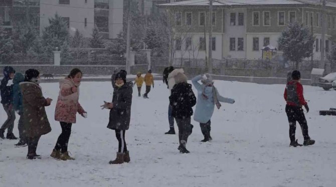 Aksaray’da Kar Yağışı Etkisini Sürdürüyor