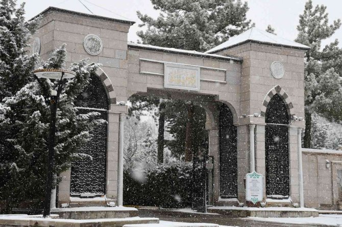 Aksaray’da Kar Yağışı Etkisini Sürdürüyor