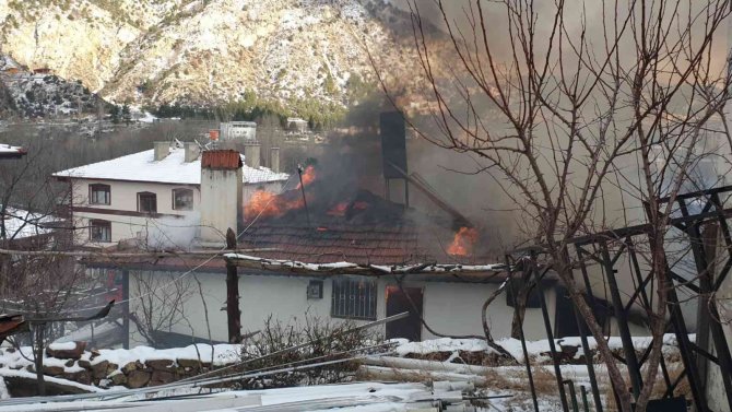 Ankara’da Çıkan Yangın Korkuttu