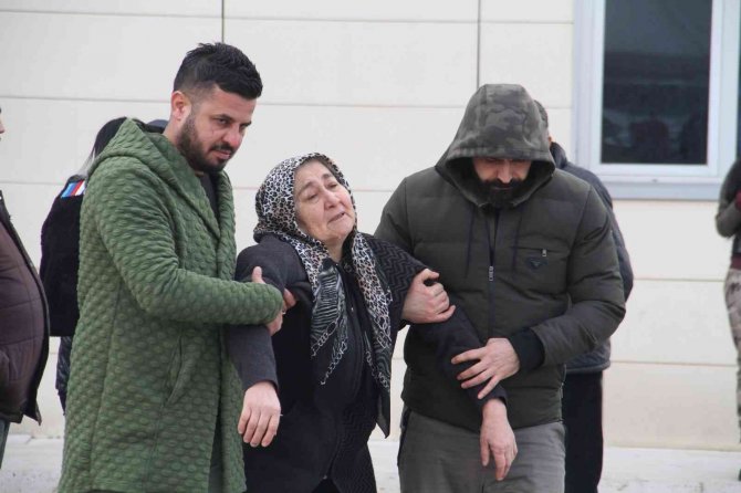 Motosiklet Kazasında Oğlunu Kaybeden Anne Morgda Sinir Krizi Geçirdi