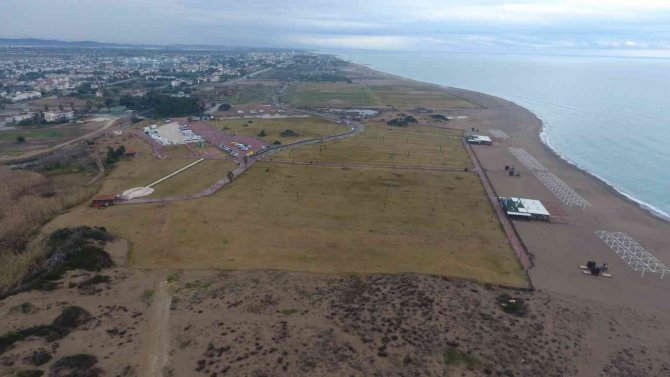 Serik’te Vatandaşlardan Boğazkent Halk Plajında Yapılan Çim Çalışmalarına Destek