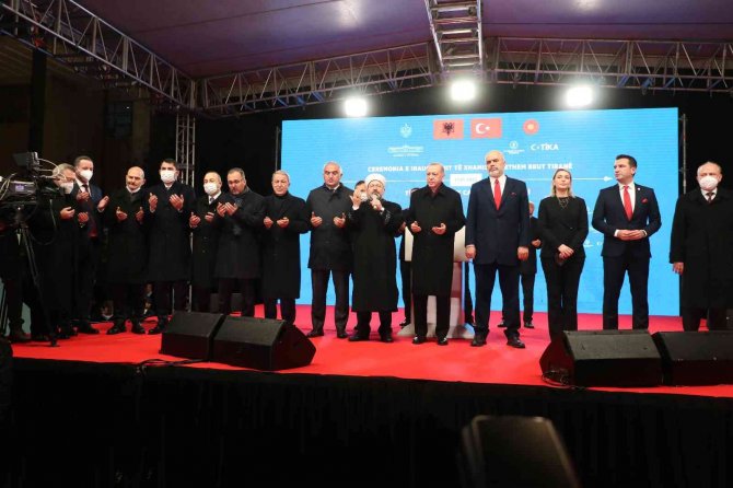 Arnavutluk Başbakanı Rama: “İ̇nşa Edilen Tüm Camilerin, Kiliselerin, Tekkelerin Ve Mabetlerin Özenle Muhafaza Edilmeleri Gerekiyor”