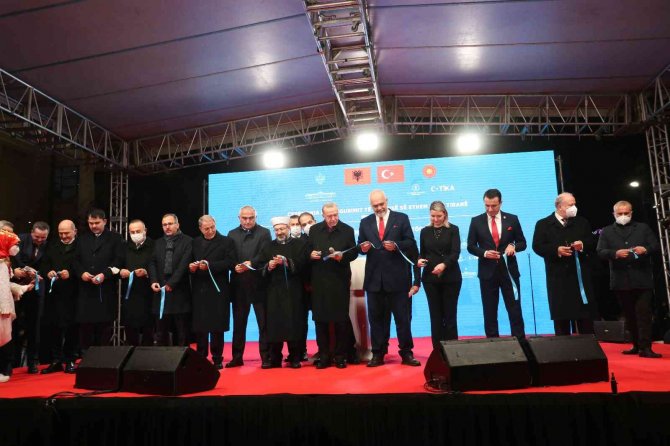 Arnavutluk Başbakanı Rama: “İ̇nşa Edilen Tüm Camilerin, Kiliselerin, Tekkelerin Ve Mabetlerin Özenle Muhafaza Edilmeleri Gerekiyor”