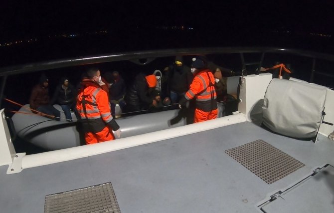 Ayvalık’ta 45 Düzensiz Göçmen Kurtarıldı