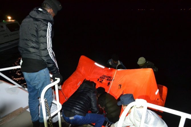 Ayvalık’ta 45 Düzensiz Göçmen Kurtarıldı