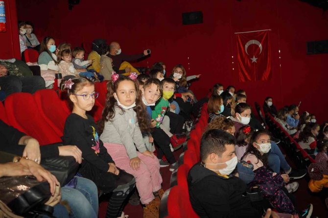 Ayvalık’ta Öğrenciler Sömestre Tatilinde Tiyatroya Doyacak