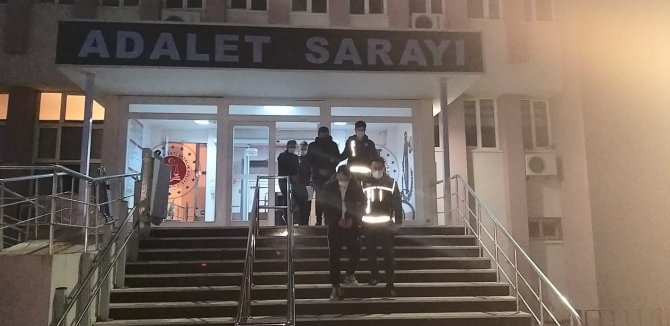 Ayvalık’ta Polis Uyuşturucu Satıcılarına Geçit Vermiyor
