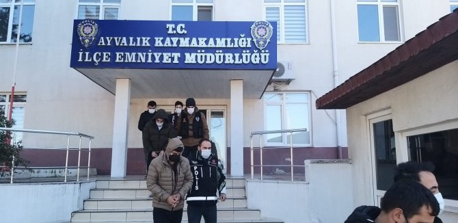 Ayvalık’ta Polis Uyuşturucu Satıcılarına Geçit Vermiyor