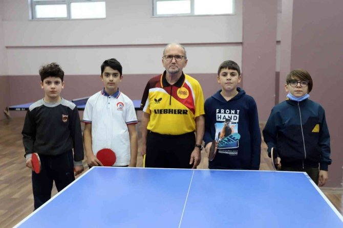 Bağcılar’da Çocuklar Masa Tenisiyle Stres Atıyor