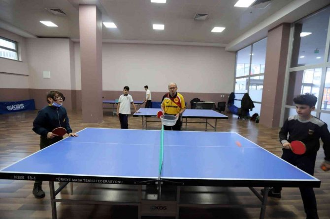 Bağcılar’da Çocuklar Masa Tenisiyle Stres Atıyor