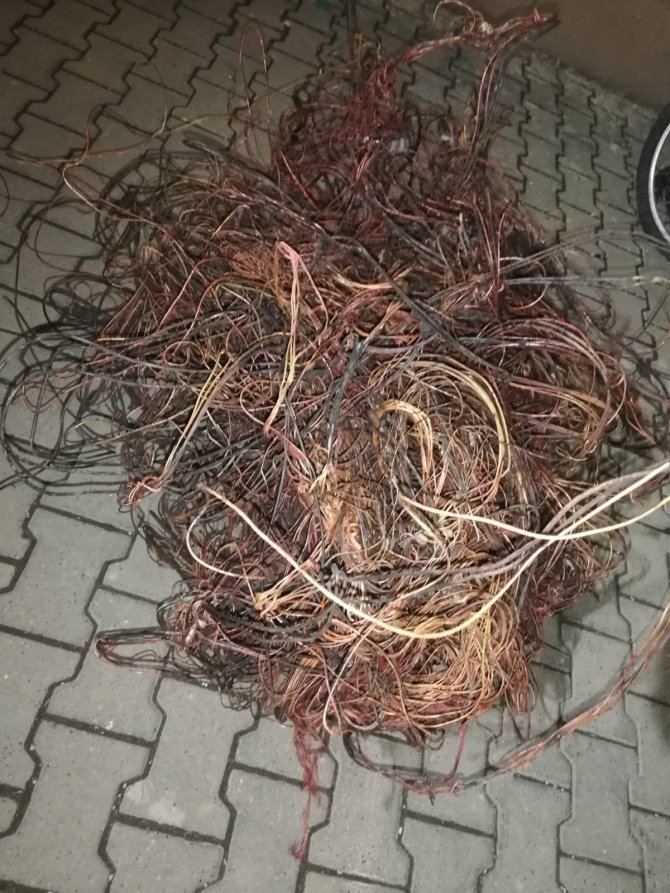 Bakır Kablo Çaldıkları Belirlenen 3 Zanlı Tutuklandı