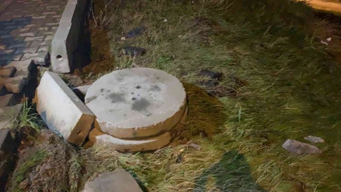 Başakşehir’de Yağmur Suyu Hattı Taştı, Ev Ve İşyerlerini Su Bastı
